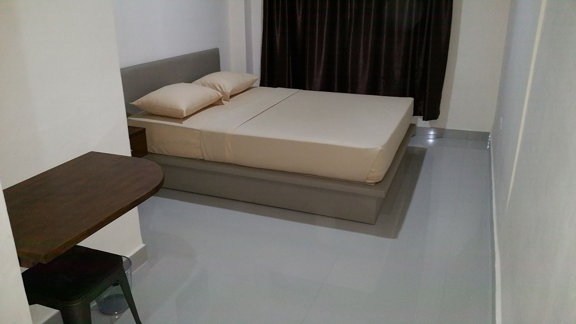 Legenda Beril Hostel Makassar Exterior foto
