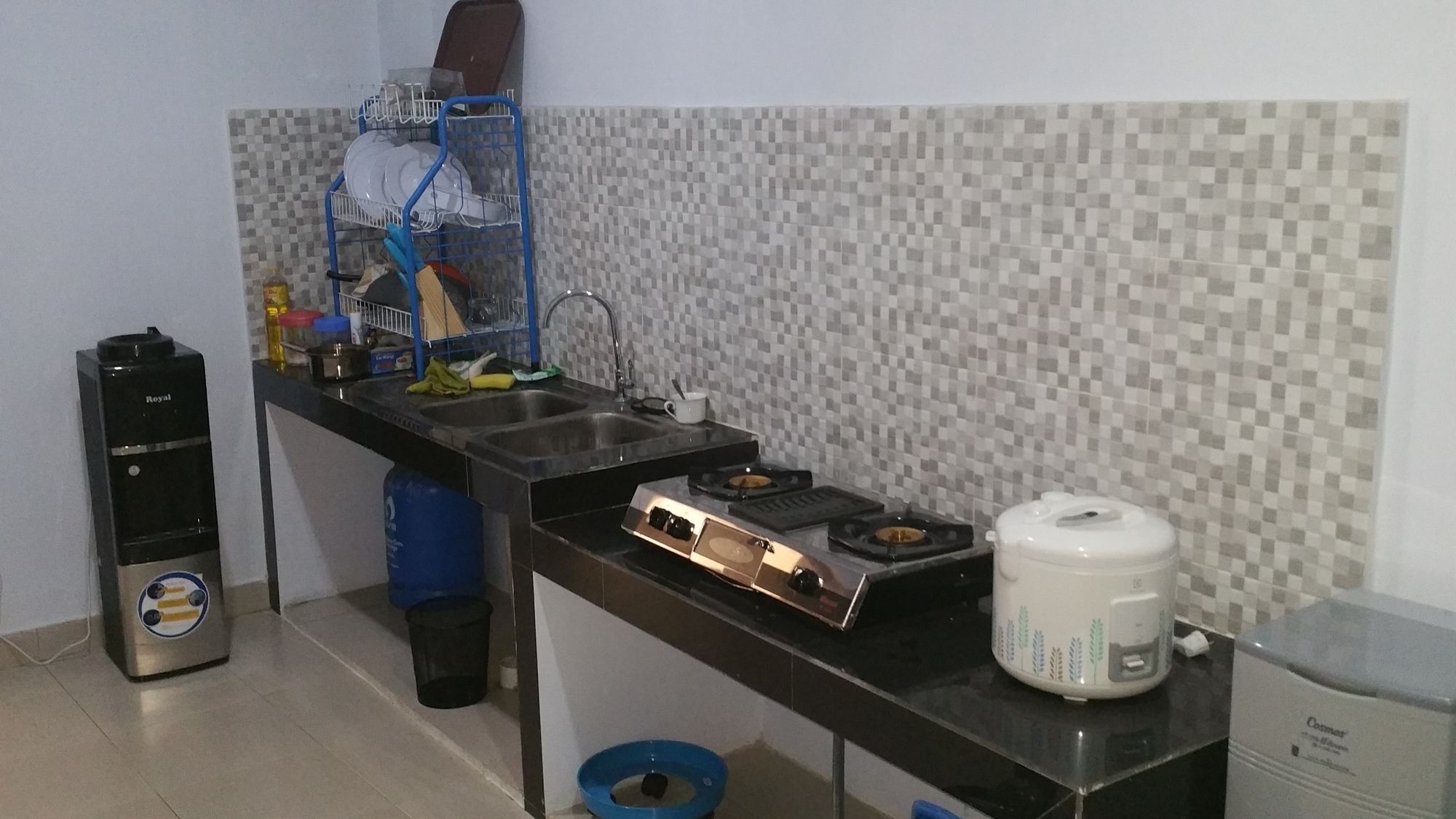 Legenda Beril Hostel Makassar Exterior foto